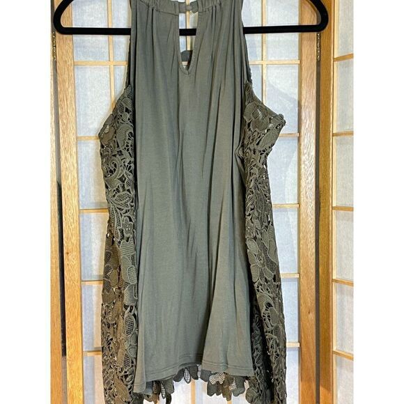 InternationalāConceptsāMedāColdĀ ShoulderāTop - Picture 3 of 12